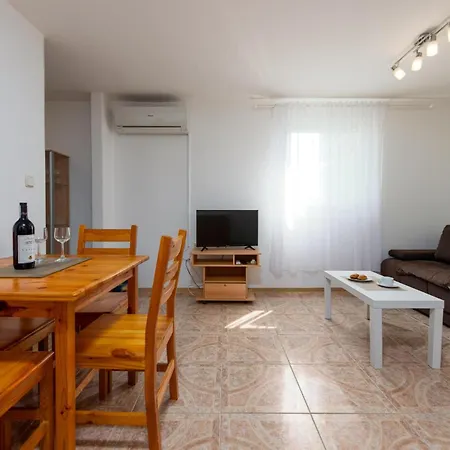 Amazing In Apartment *