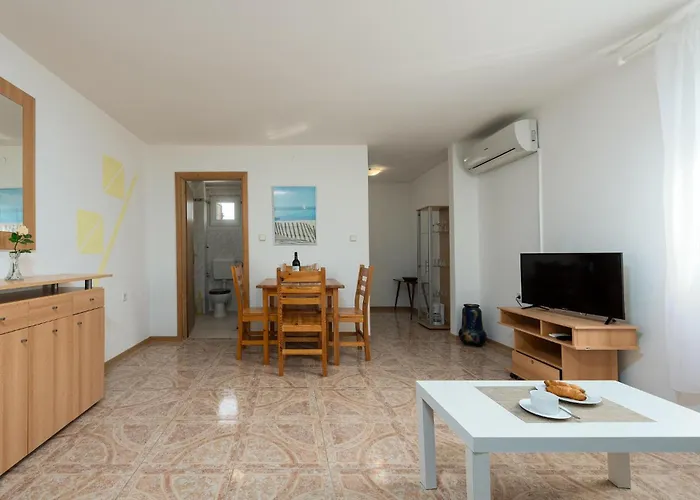 Amazing In Apartment *